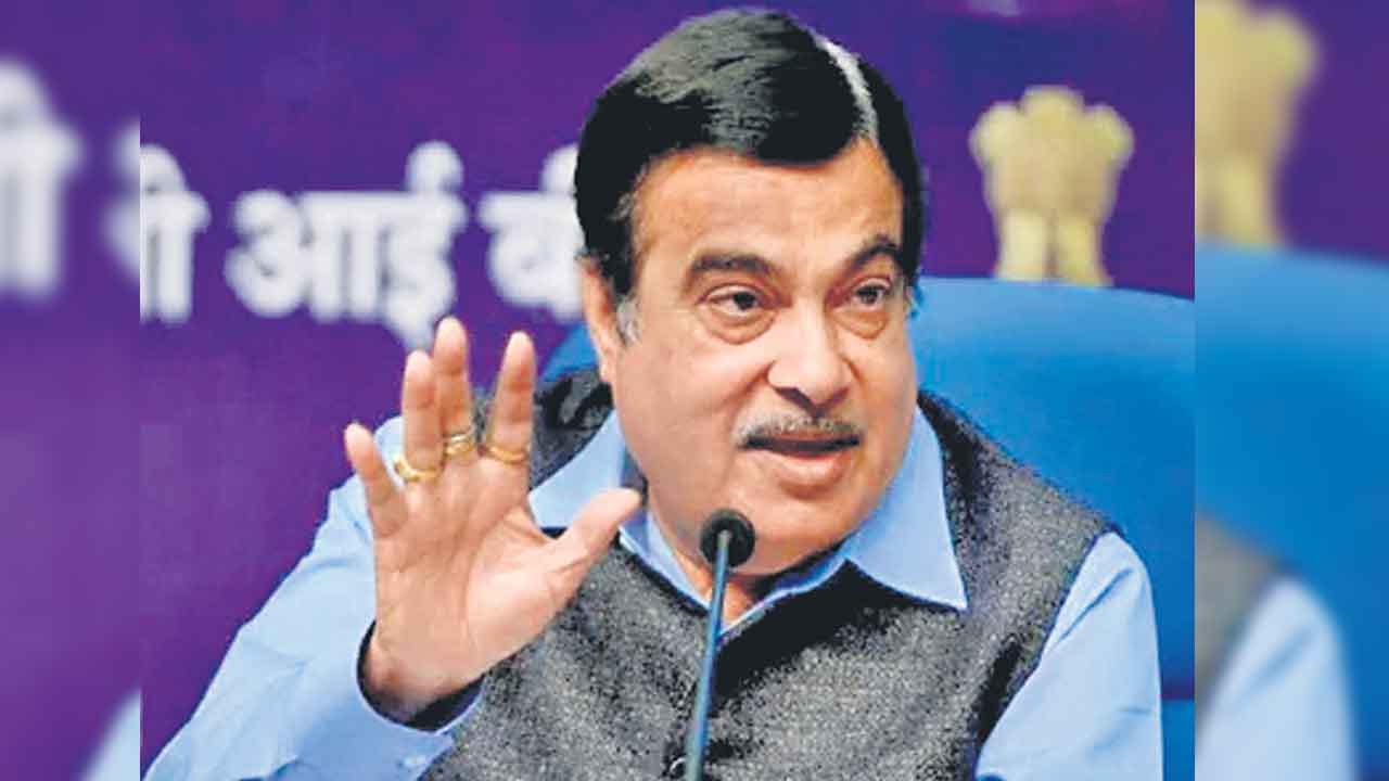 మేం ఏం చెప్పినా ‘యస్‌ సార్‌’ అనాలి