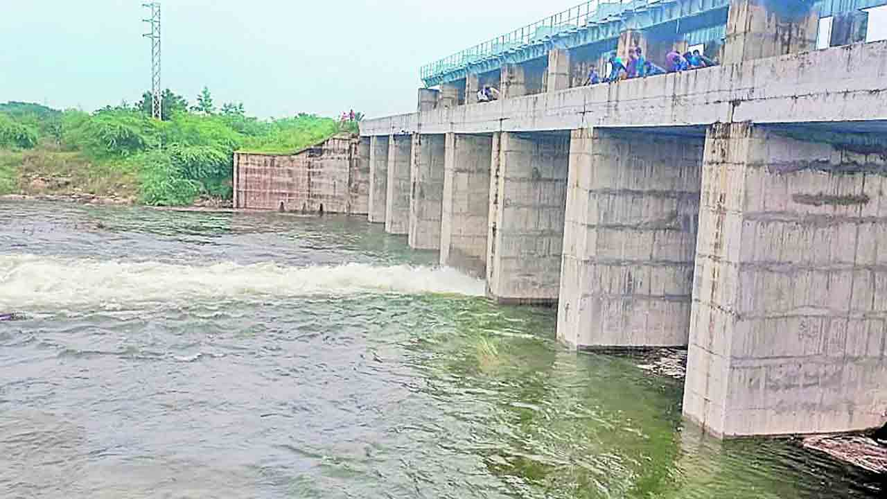 నగరంలో జోరు వాన