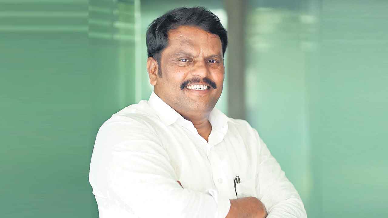 తీస్‌మార్‌ ఖాన్‌ అలరిస్తుంది