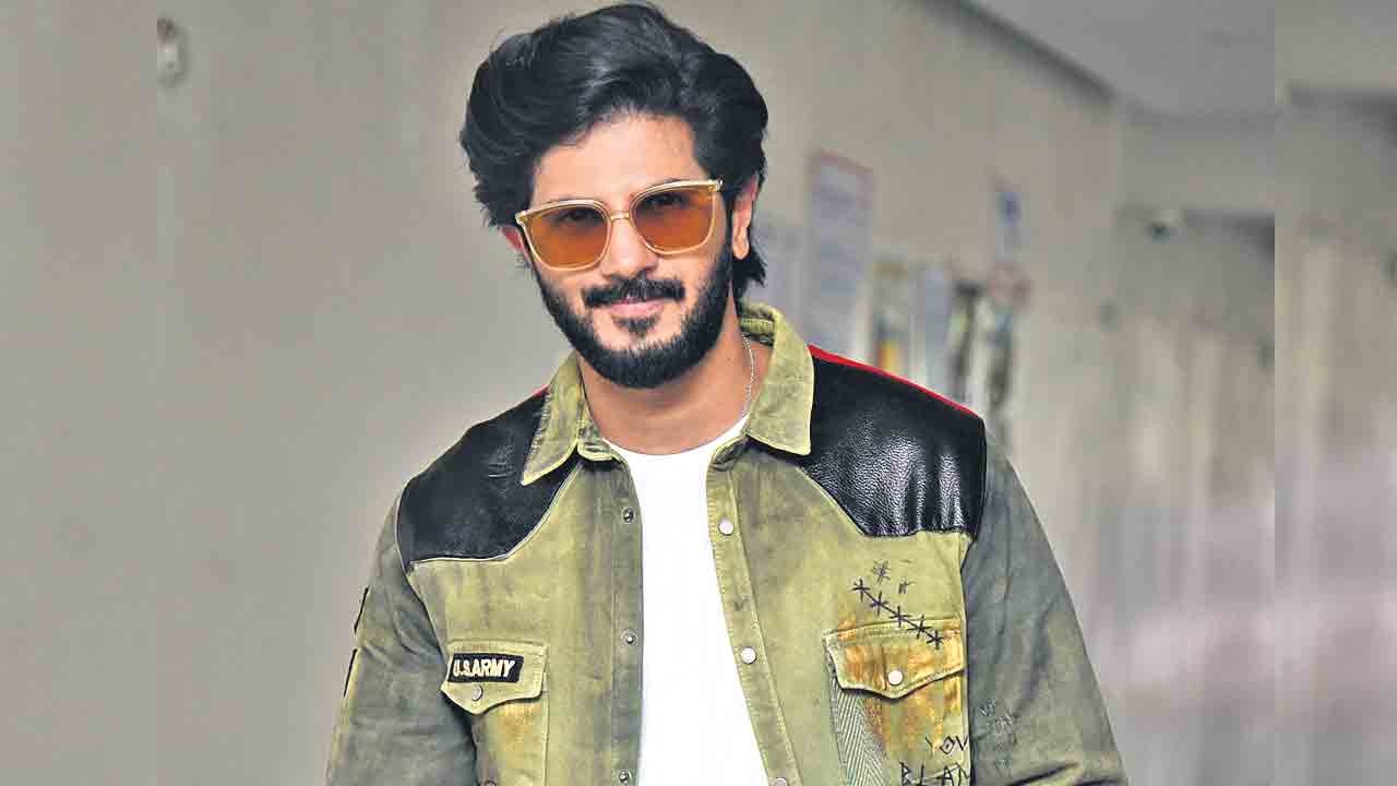 ఊహకు అందని కథనం చూస్తారు