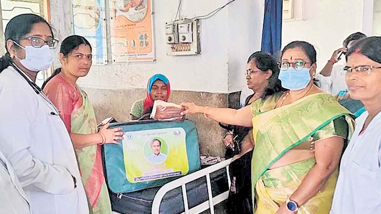 ఊరూరా స్వతంత్ర వజ్రోత్సవాలు