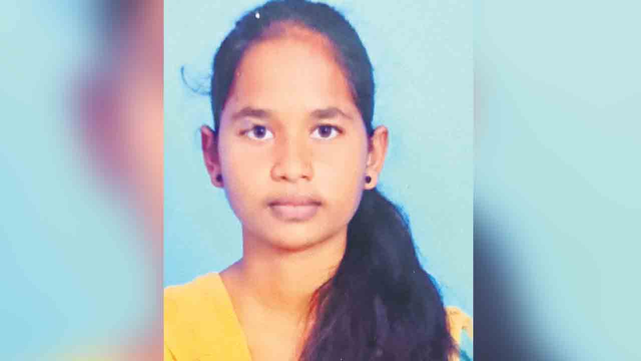 అస్వస్థతతో విద్యార్థిని మృతి