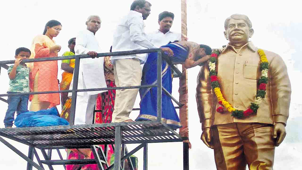 లింగన్న ఆశయ సాధనకు కృషిచేద్దాం