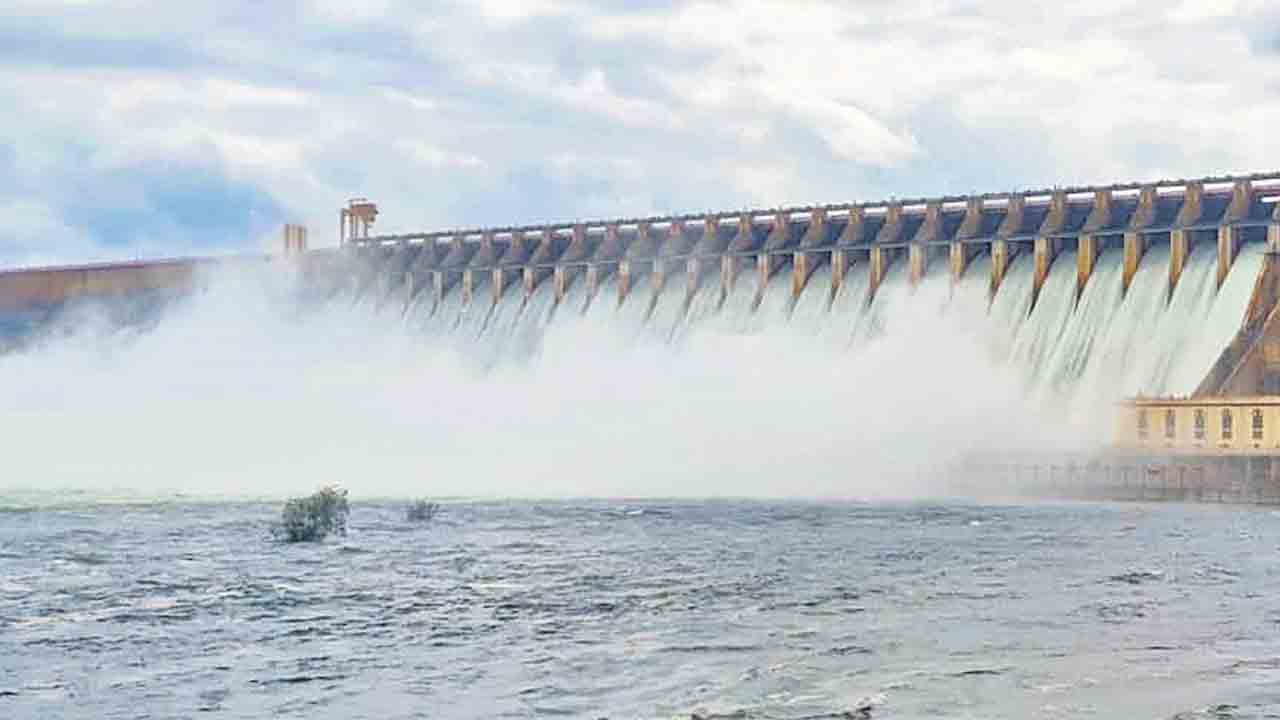 సాగర్‌ 26 క్రస్ట్‌గేట్ల ఎత్తివేత