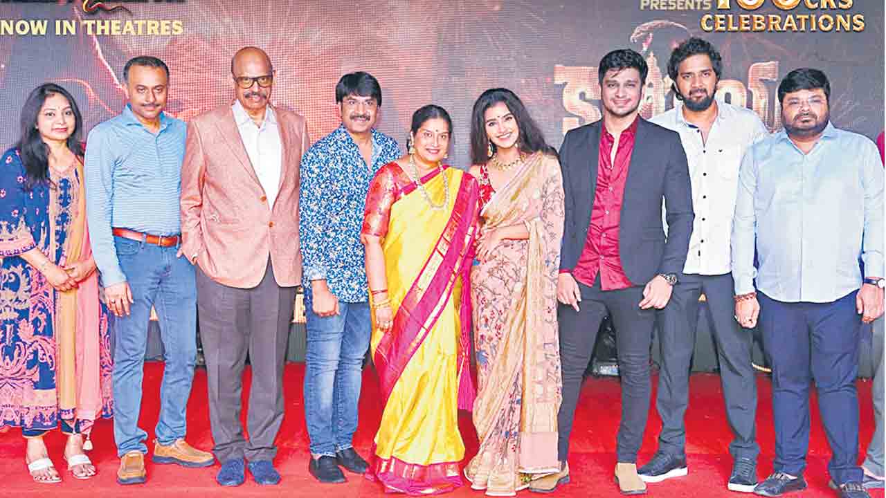 ‘కార్తికేయ-2’ వందకోట్ల సంబురం