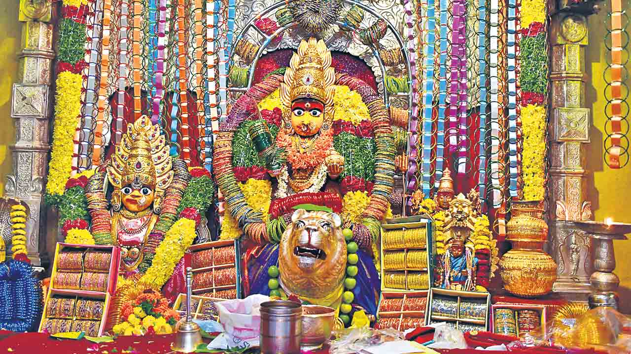 సంపదలనిచ్చే వరలక్ష్మి