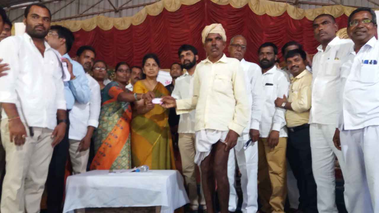 పేదలకు అండగా సీఎం కేసీఆర్‌