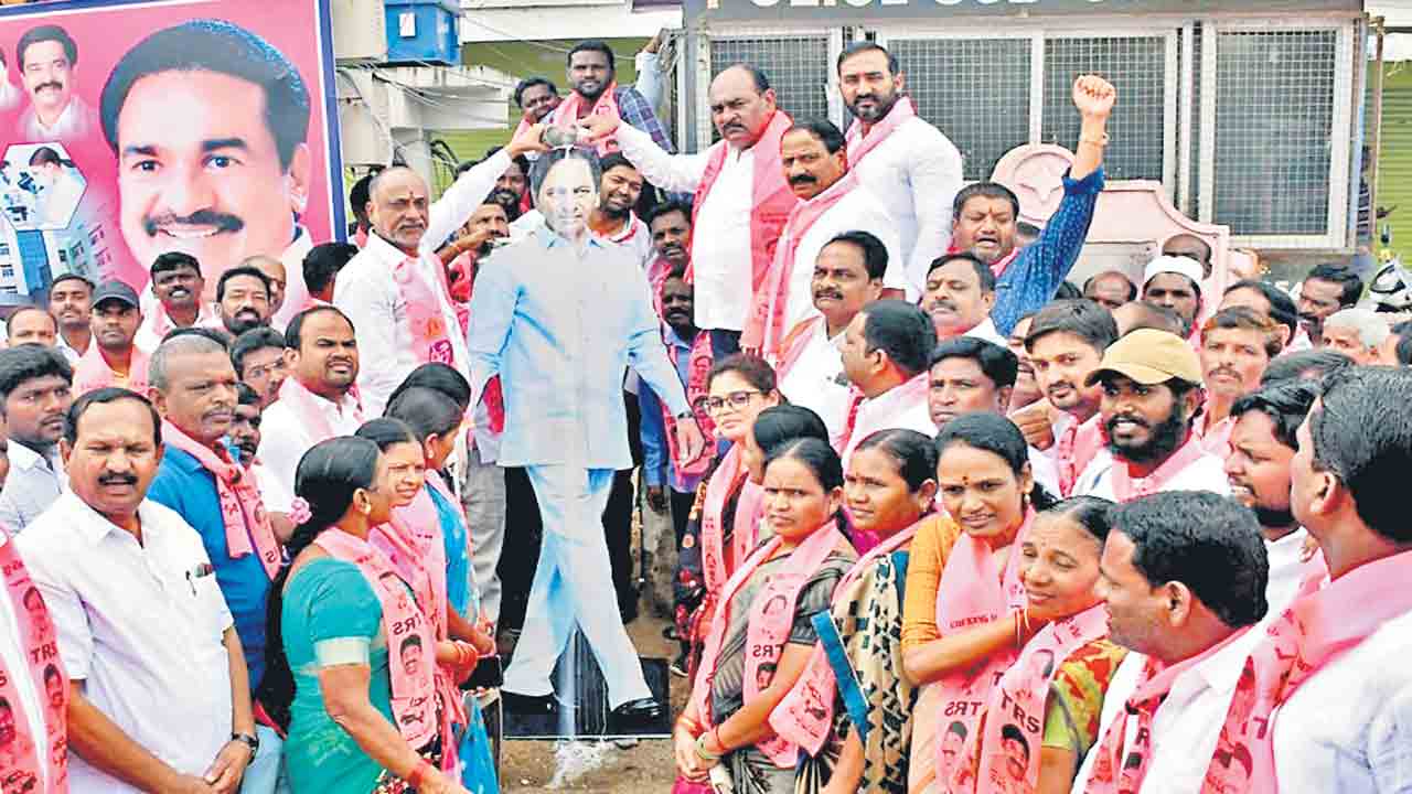 వైద్య కళాశాలల మంజూరుపై హర్షాతిరేకాలు