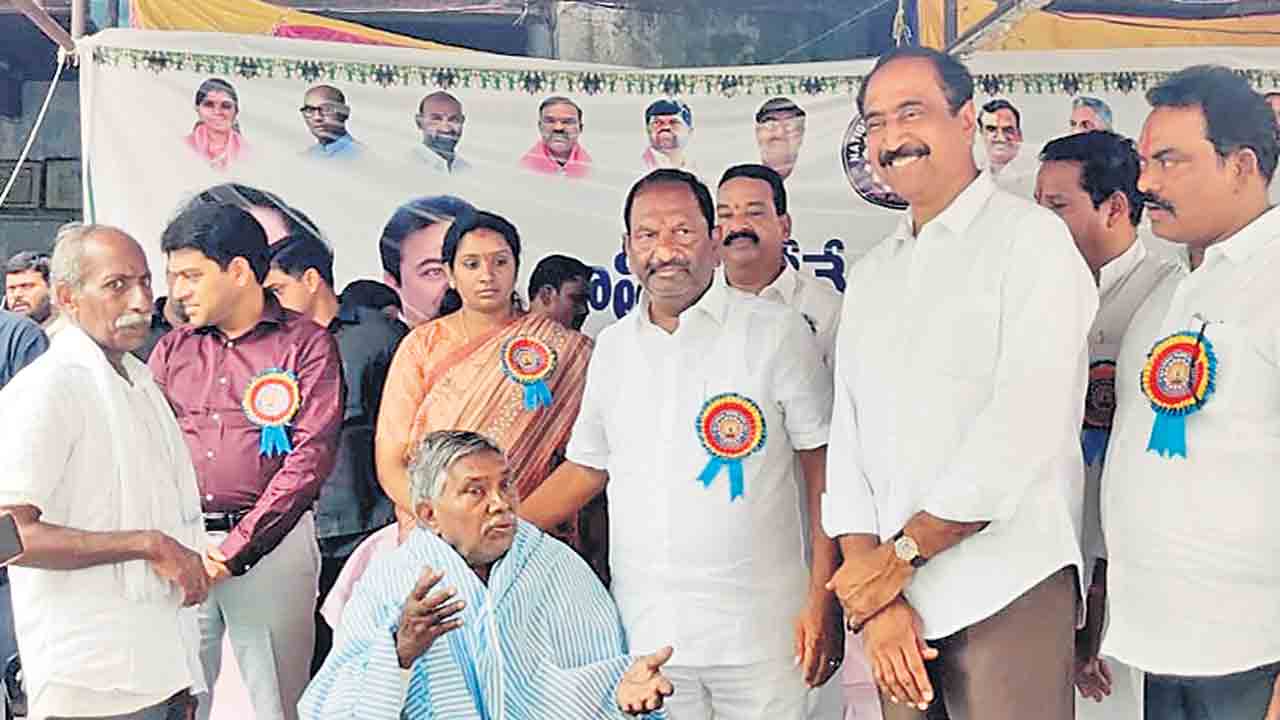 చేనేత బీమా దేశంలో ఎక్కడా లేదు