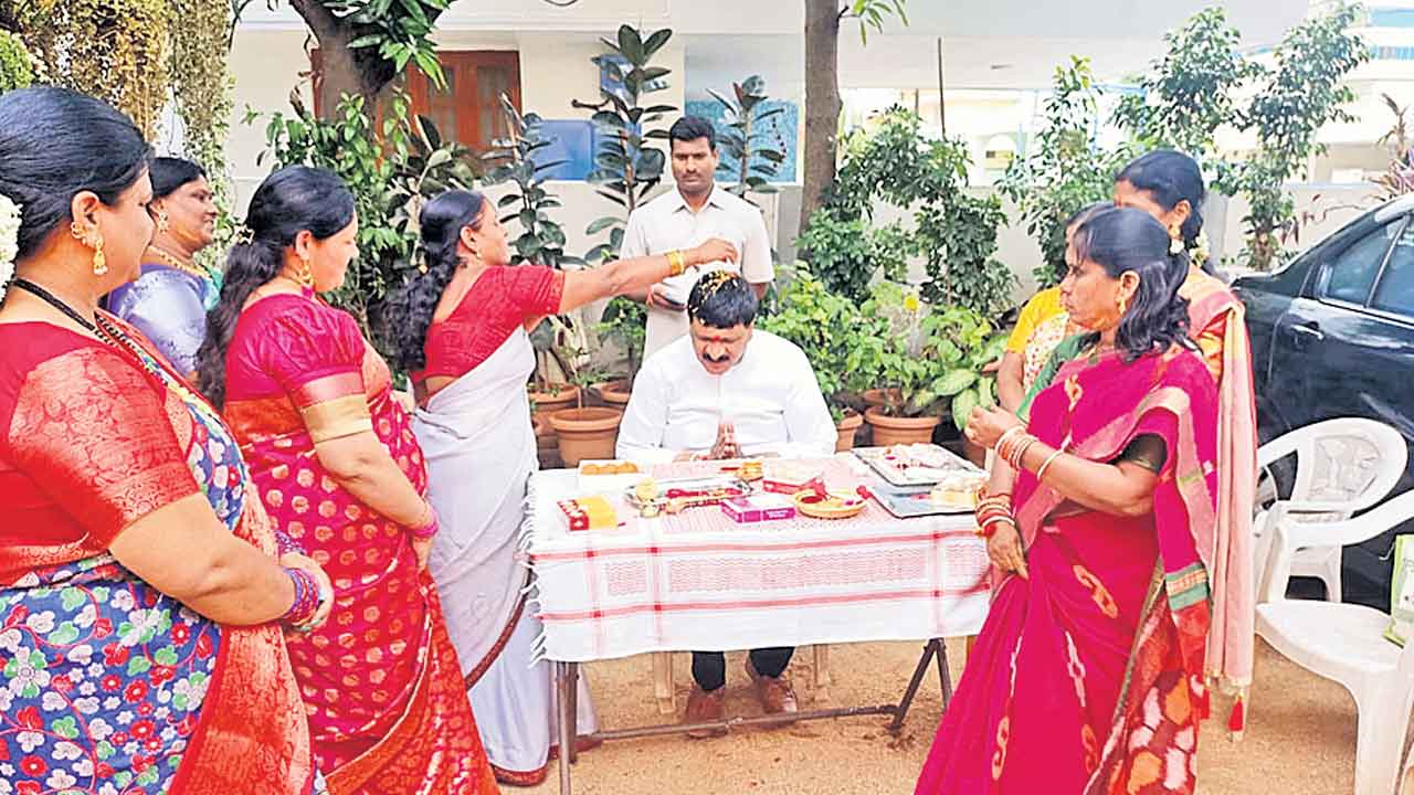 అక్కా చెల్లెళ్ల ప్రేమతో సుభిక్షంగా ఉంటాం