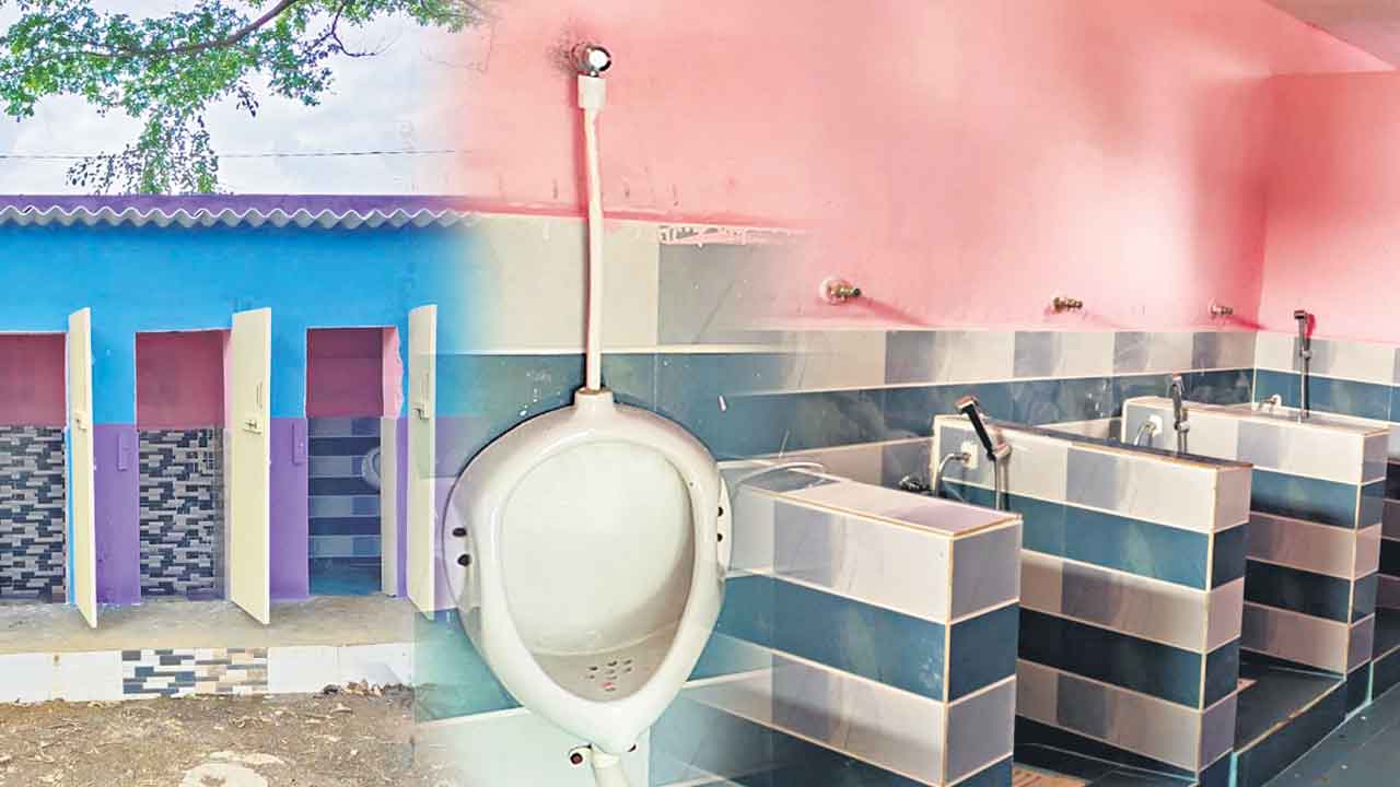 ప్రభుత్వ పాఠశాలలో.. మోడల్ టాయిలెట్లు