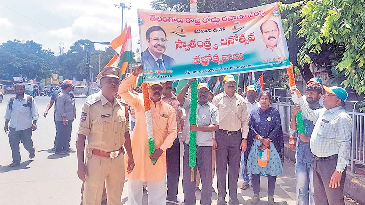 వజ్రోత్సవ వేళ..జెండా పండుగ