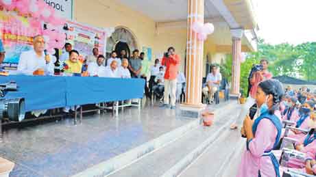 బాలికల విద్యకు పెద్దపీట