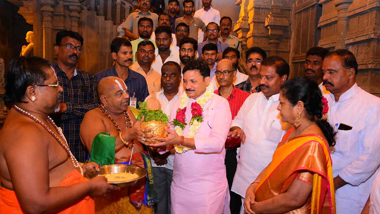 యాదాద్రిలో వైభవంగా నిత్యోత్సవాలు