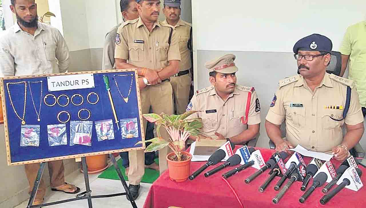 ఘరానా చోరీని ఛేదించిన పోలీసులు