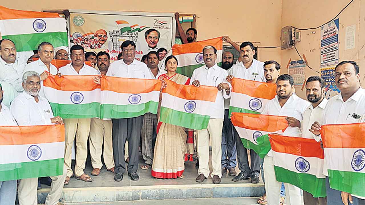 సమైక్యతా స్ఫూర్తిని పెంపొందించాలి