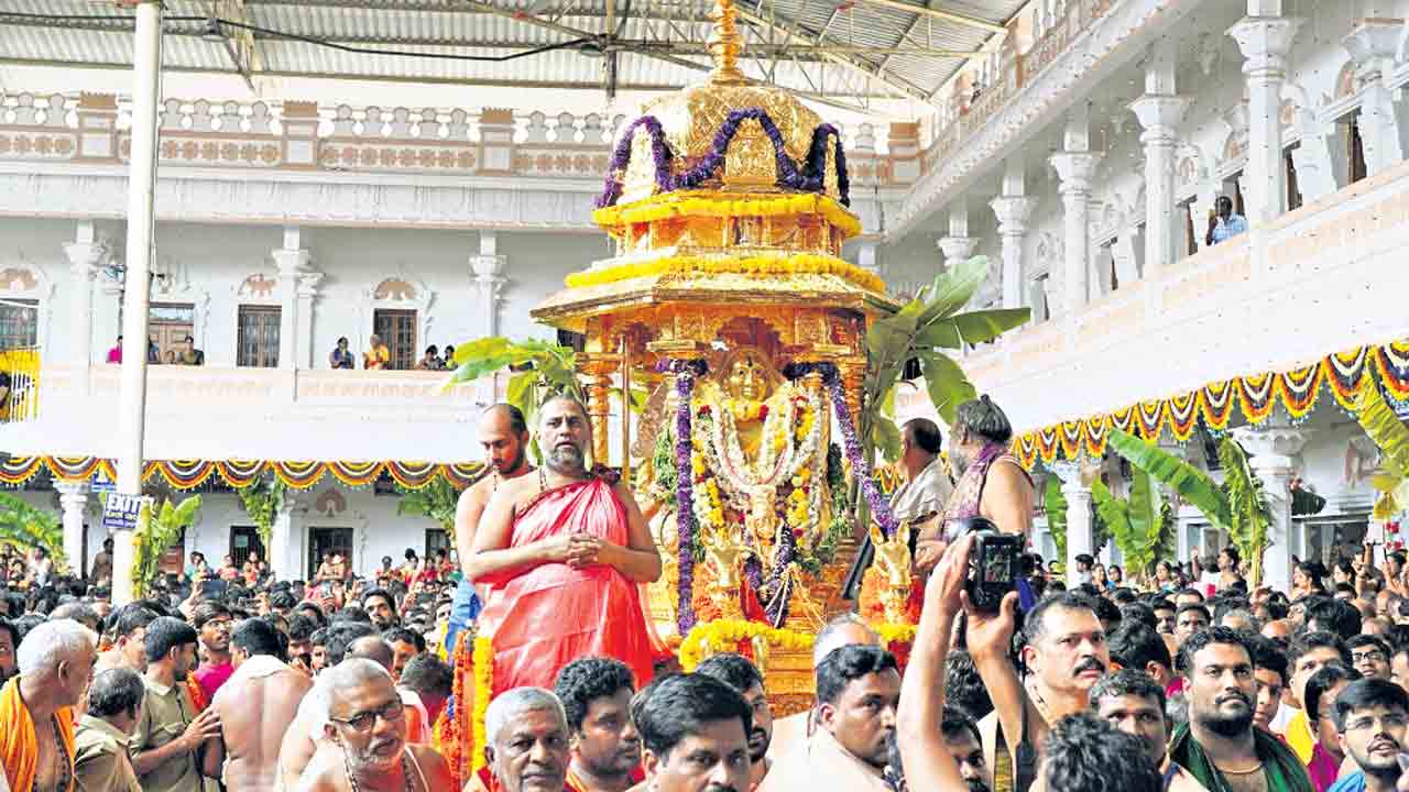 సింహాసనంపై ప్రహ్లాదరాయలు