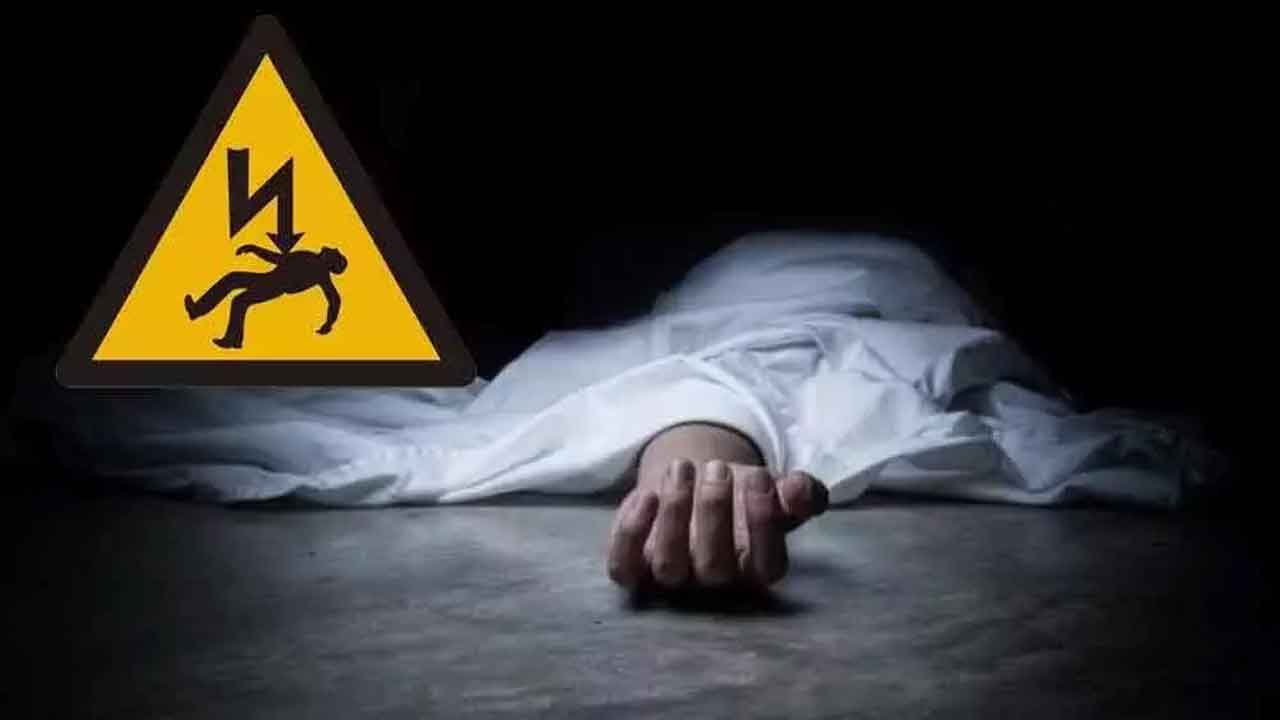 స్వాతంత్య్ర దినోత్సవ ఏర్పాట్లలో అపశ్రుతి.. సహకార ఉద్యోగి మృతి