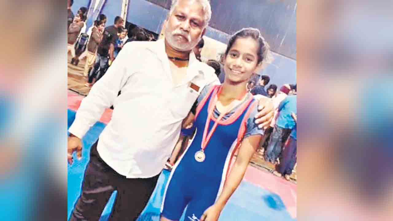 రెజ్లింగ్‌ పోటీలకు ప్రభుత్వ పాఠశాల బాలిక