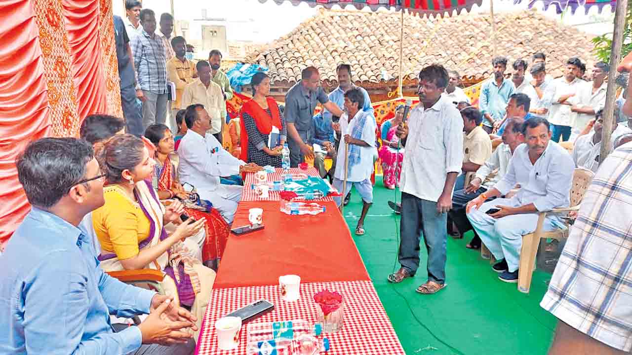 గ్రామకంఠం భూముల సమస్యలు పరిష్కరిస్తాం