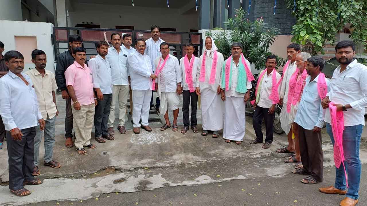 టీఆర్‌ఎస్‌లోకి వలసల జోరు