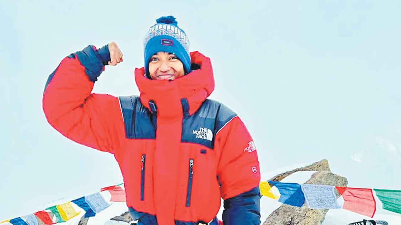 ఎల్బ్రస్‌ పర్వతంపై మంచిర్యాల బిడ్డ