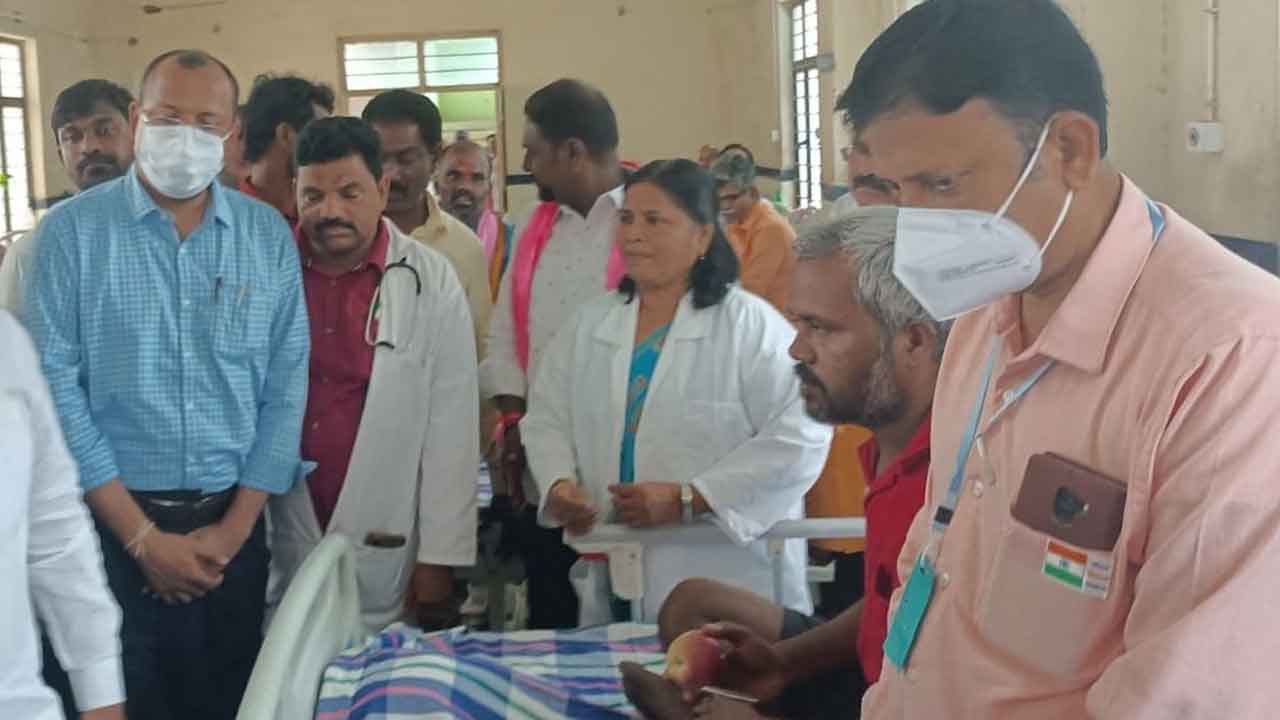 ఐక్యతను చాటి..