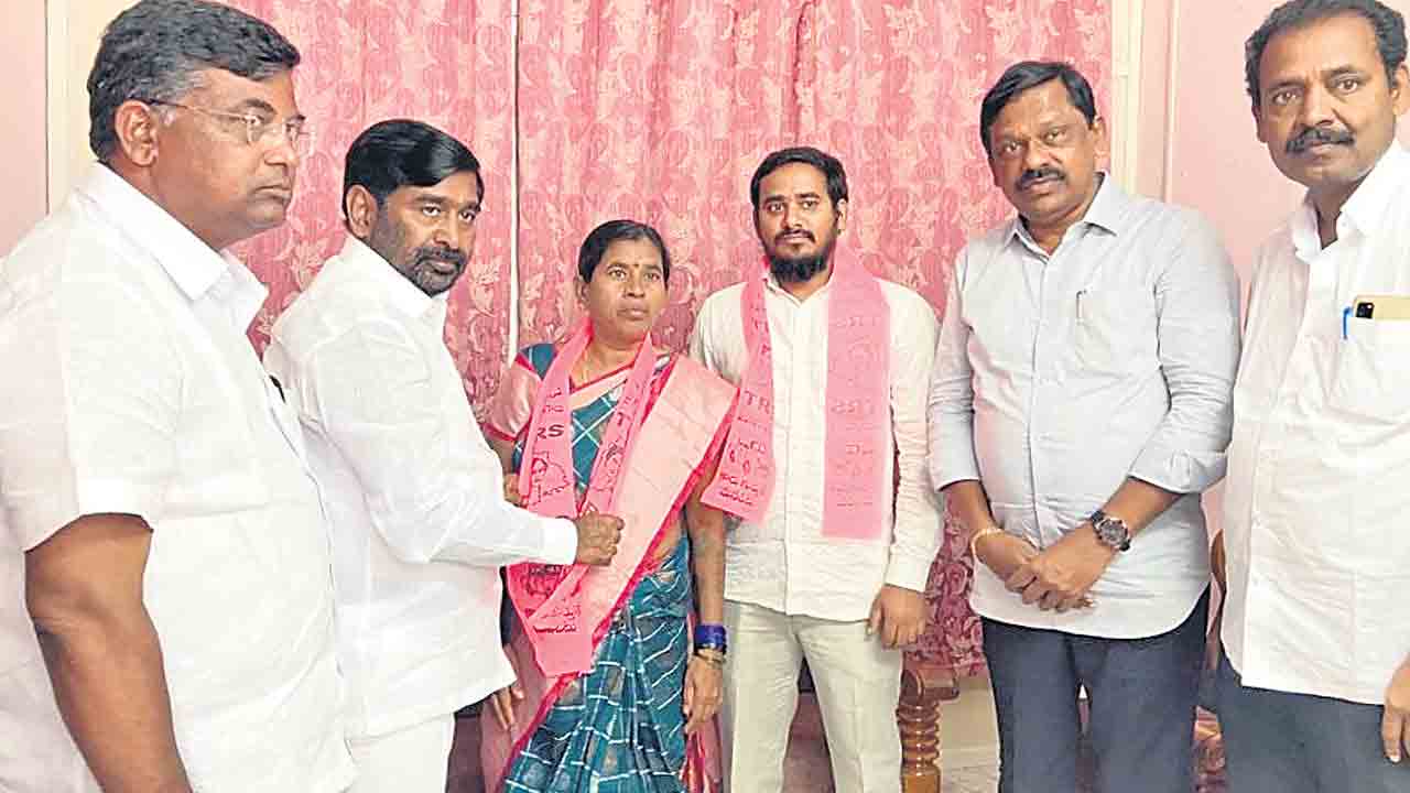 అభివృద్ధికి ఆకర్షితులై టీఆర్‌ఎస్‌లోకి ..