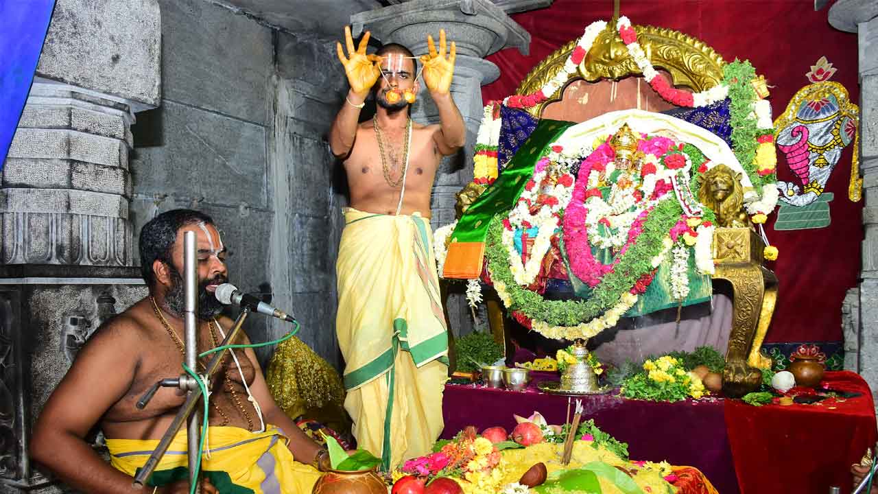 యాదాద్రిలో భక్తజన సందడి
