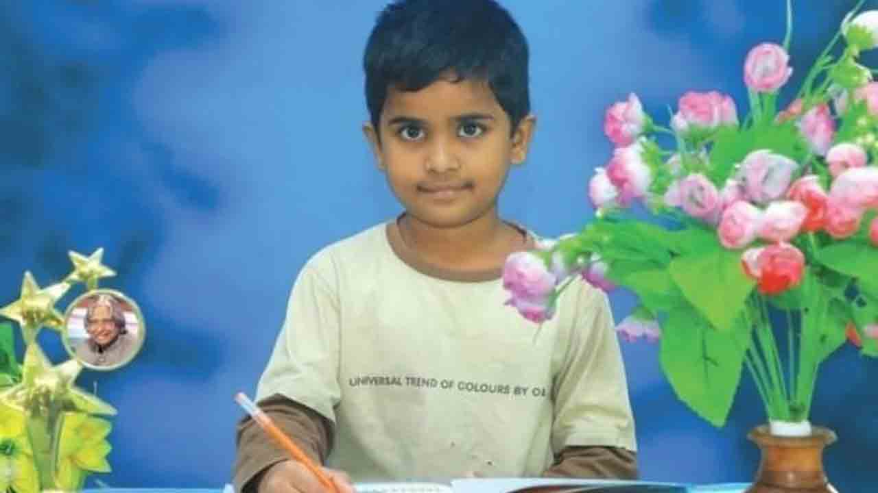 రికార్డుల ‘బొర్రా’..మెమొరీ బుర్ర…