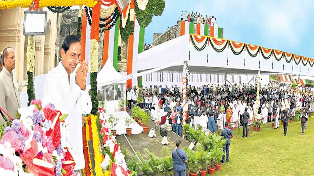 మువ్వన్నెల బావుటా మురిపెమే అంతటా