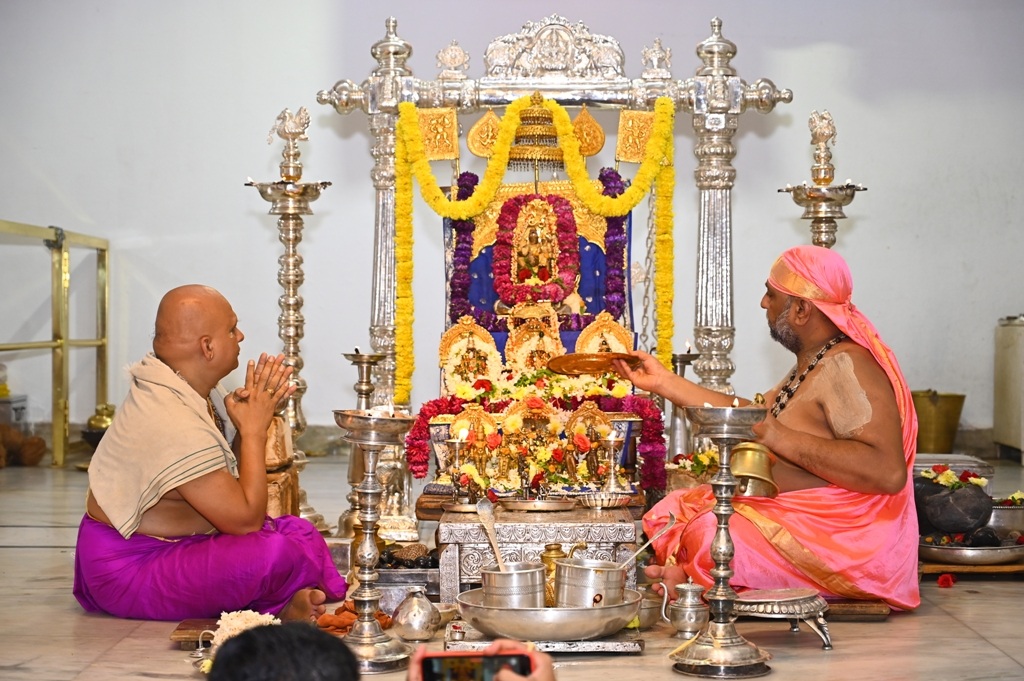 వైభవంగా సప్తరాత్రోత్సవాలు