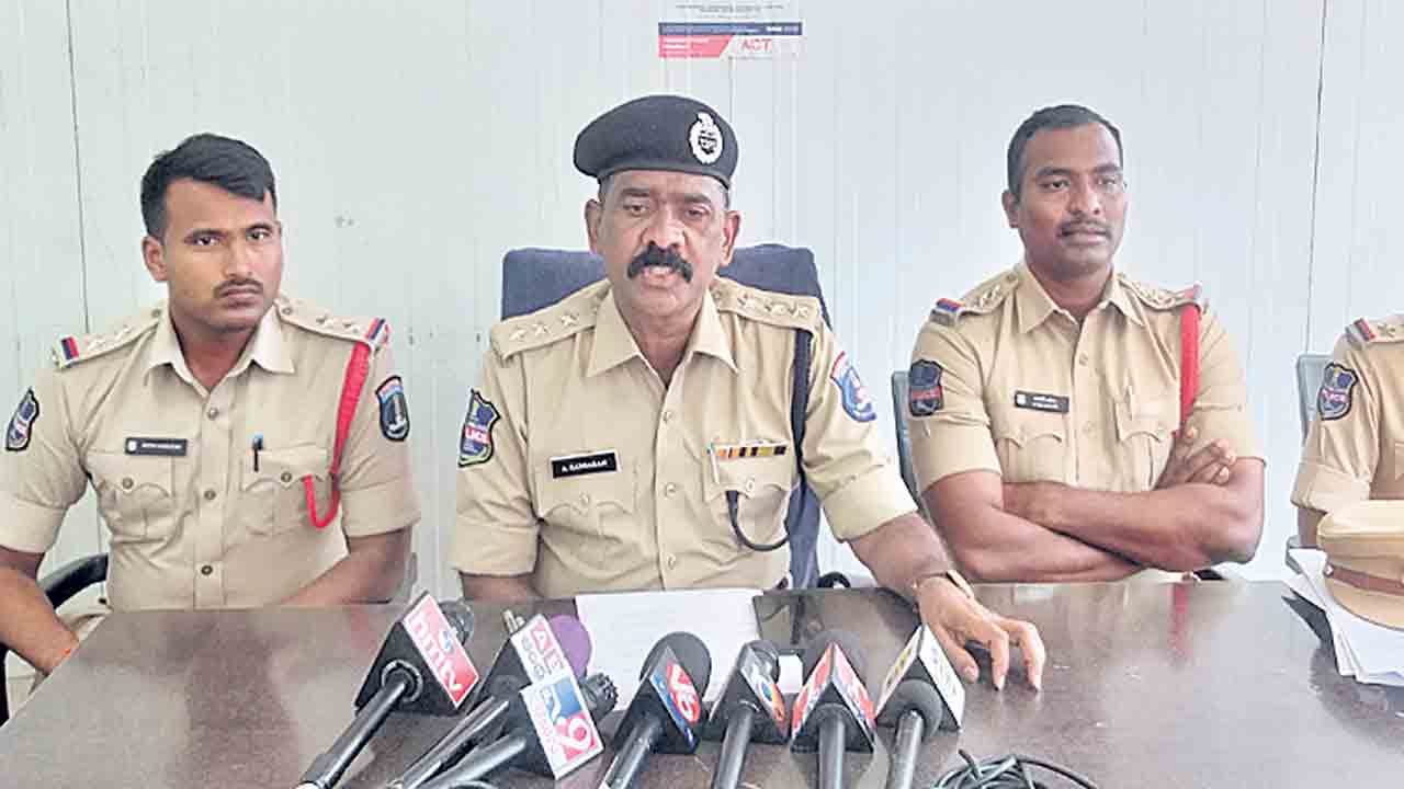 ఇద్దరిని హత్య చేసిన నిందితుడు అరెస్టు