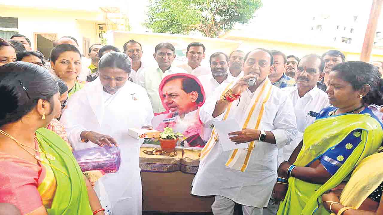 మహిళల సంక్షేమానికి కృషి