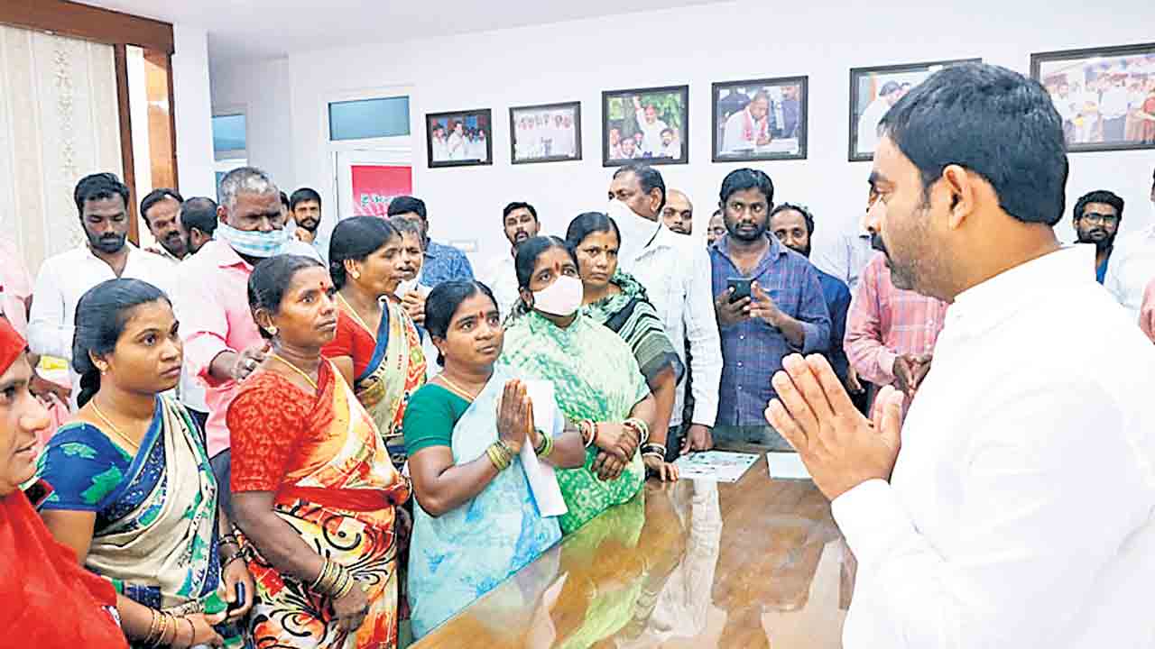 నిత్యం ప్రజలకు అందుబాటులో..