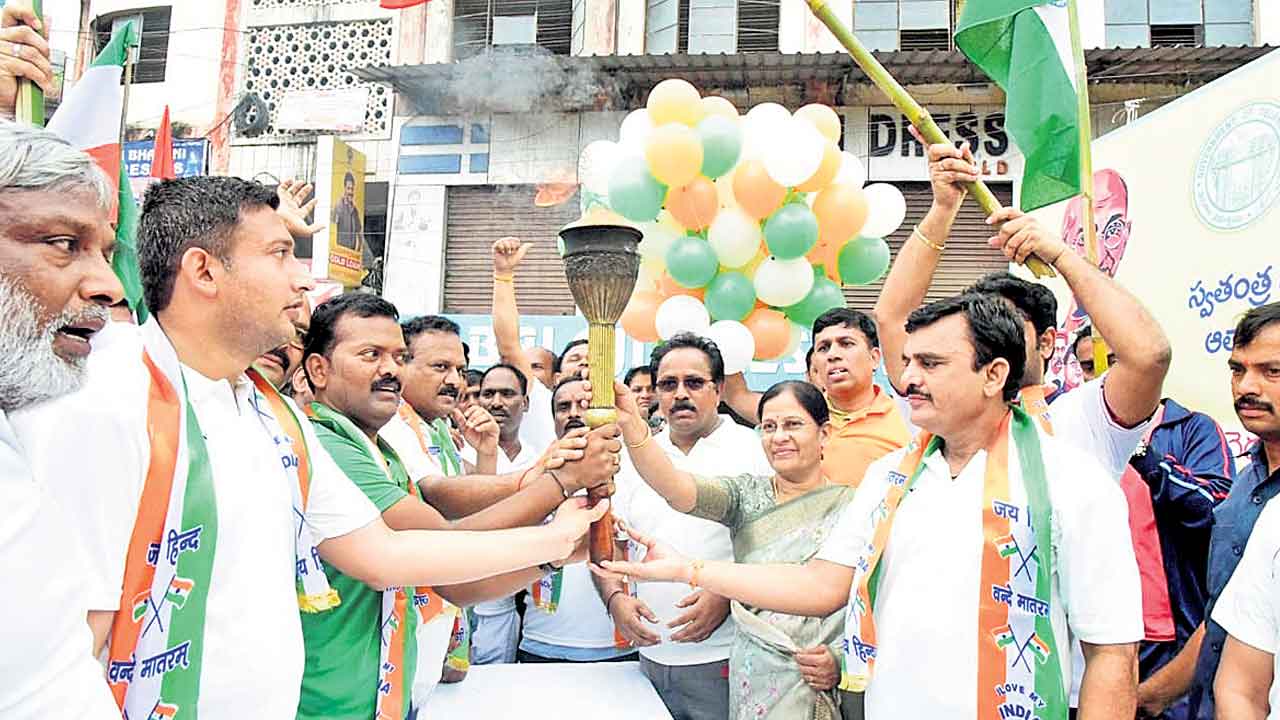 అందరిలో స్వాతంత్య్ర స్ఫూర్తి