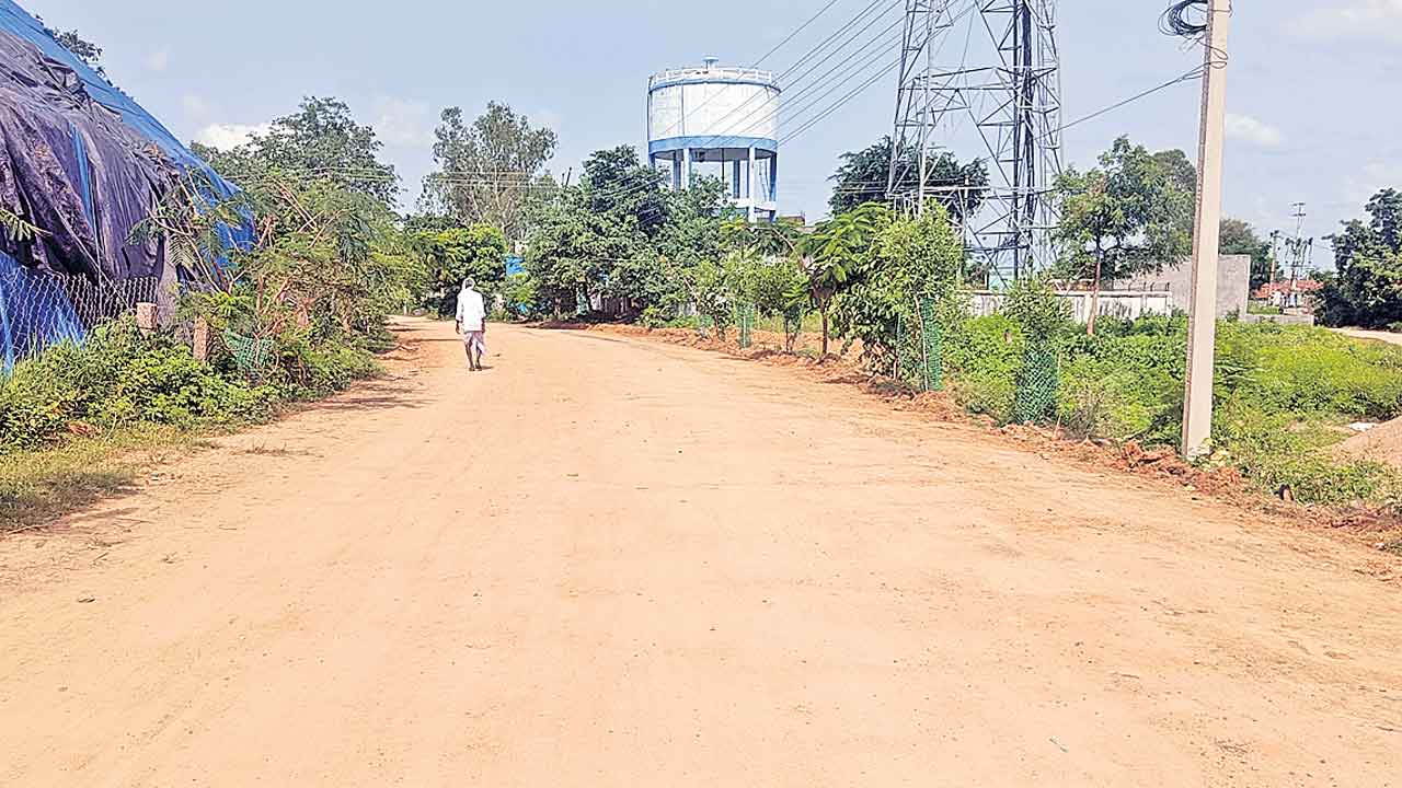 మూడు రోడ్లకు మహర్దశ