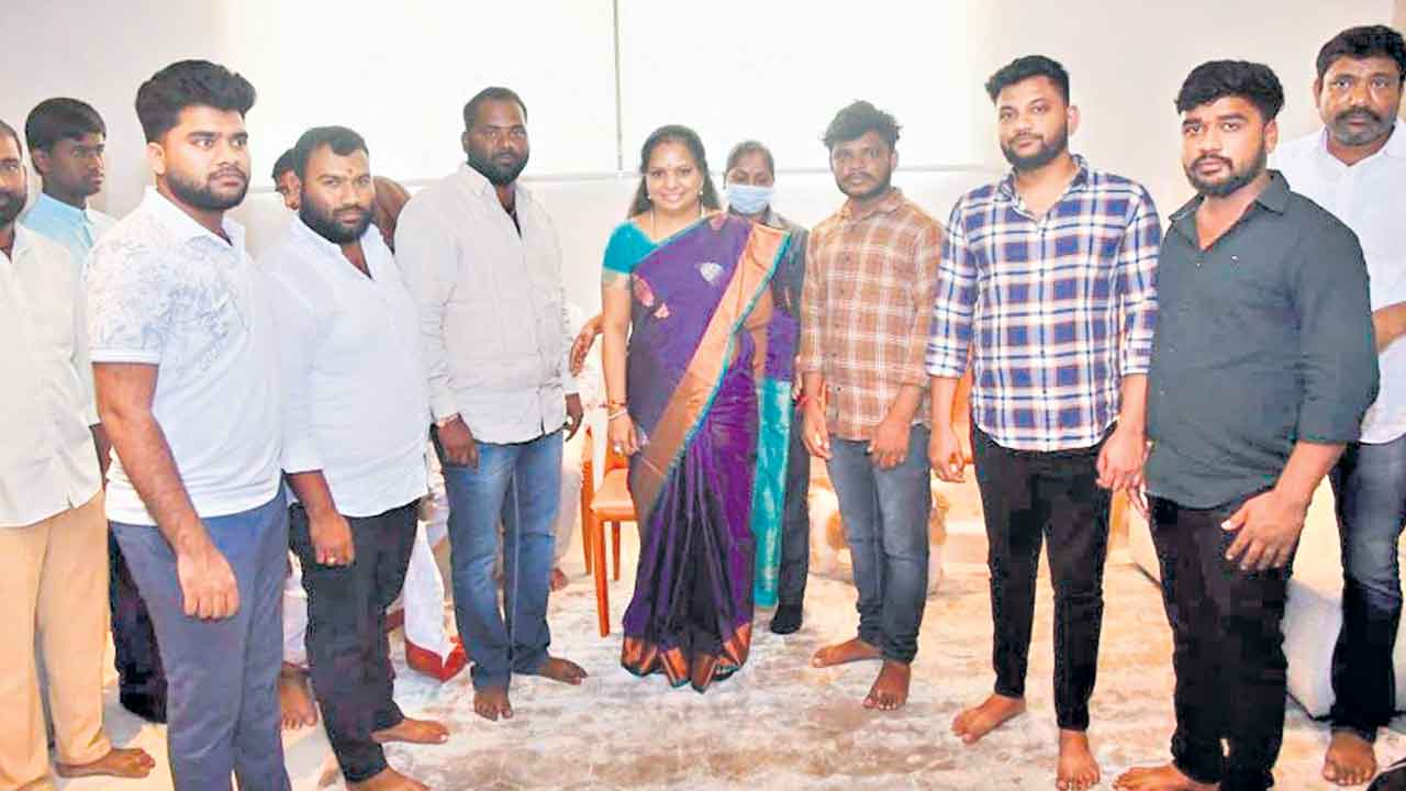 బీజేపీ శిఖండి రాజకీయాలు మానుకోవాలి