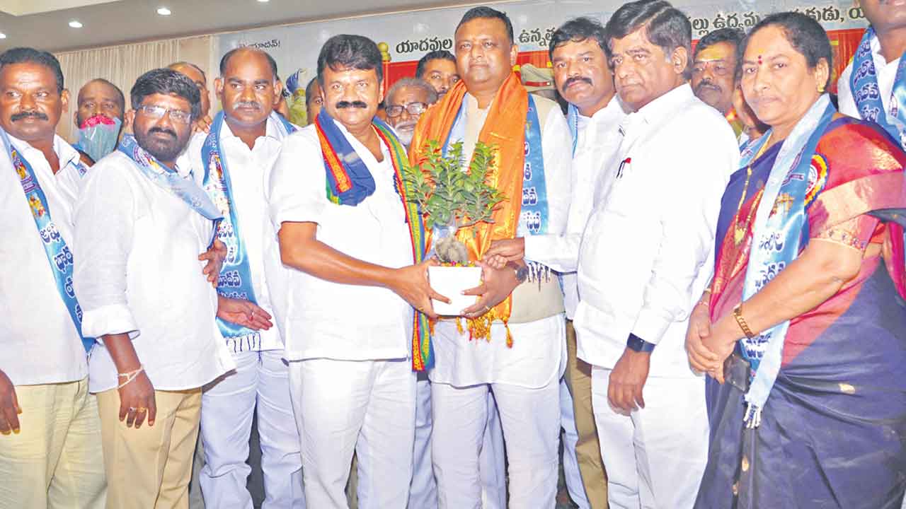 యాదవులకు కేసీఆర్‌ సర్కారు పెద్దపీట