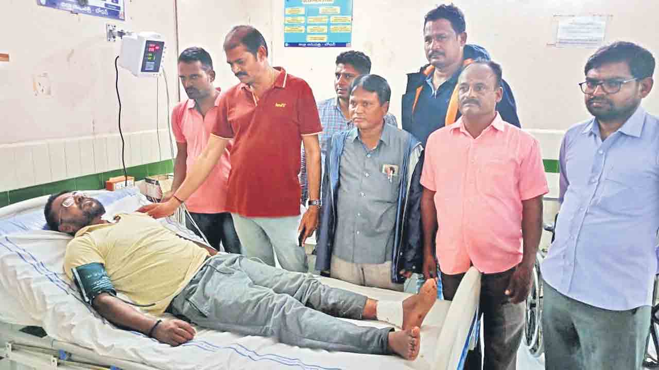 విద్యుత్తు ఉద్యోగి ఆత్మహత్యాయత్నం