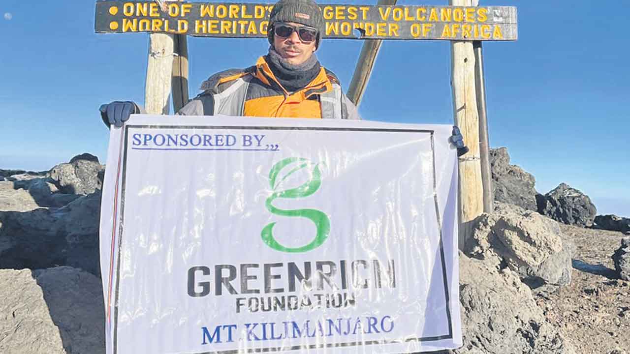 కిలిమంజారోపై ఘనాపూర్‌వాసి