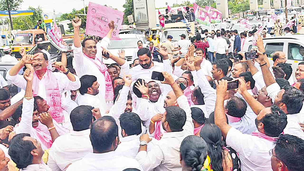 గులాబీసంద్రం ..