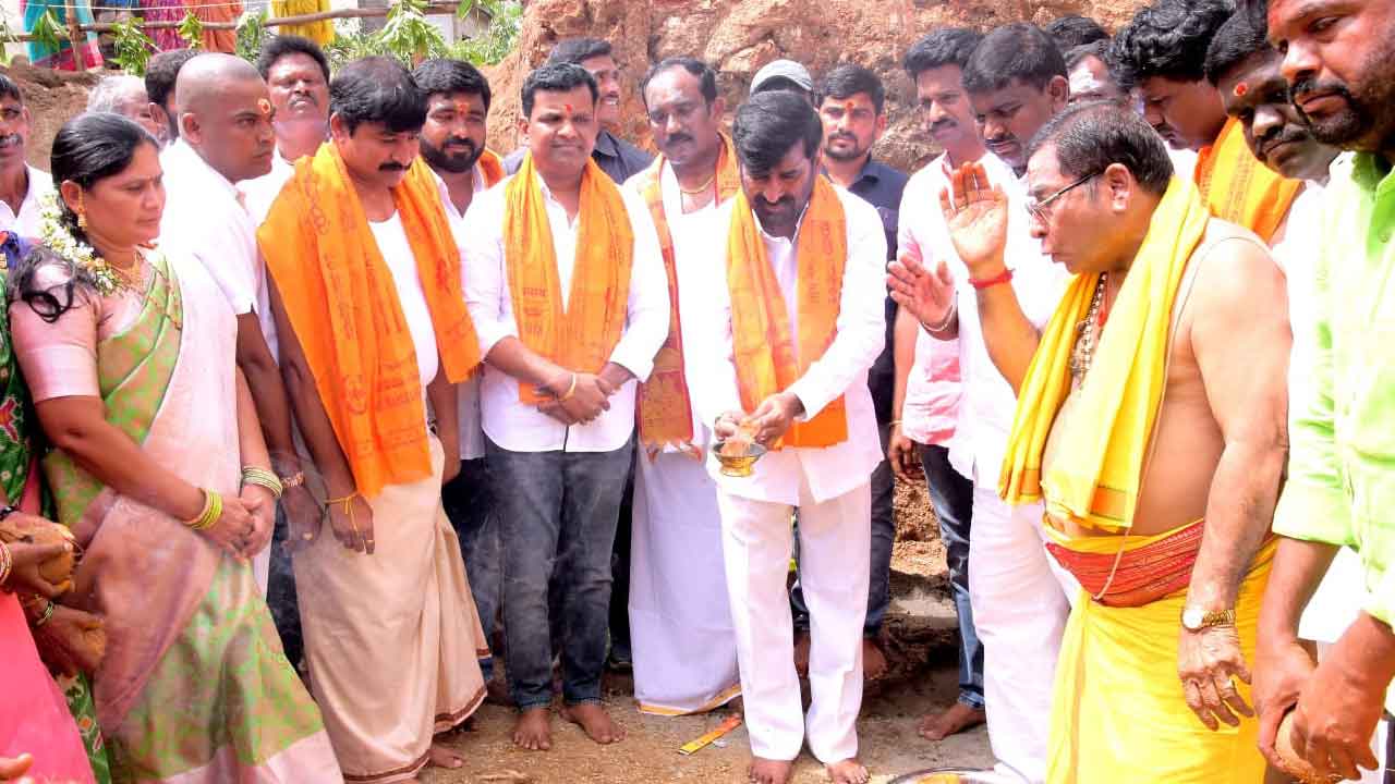 ఆలయాల అభివృద్ధికి ప్రభుత్వం కృషి