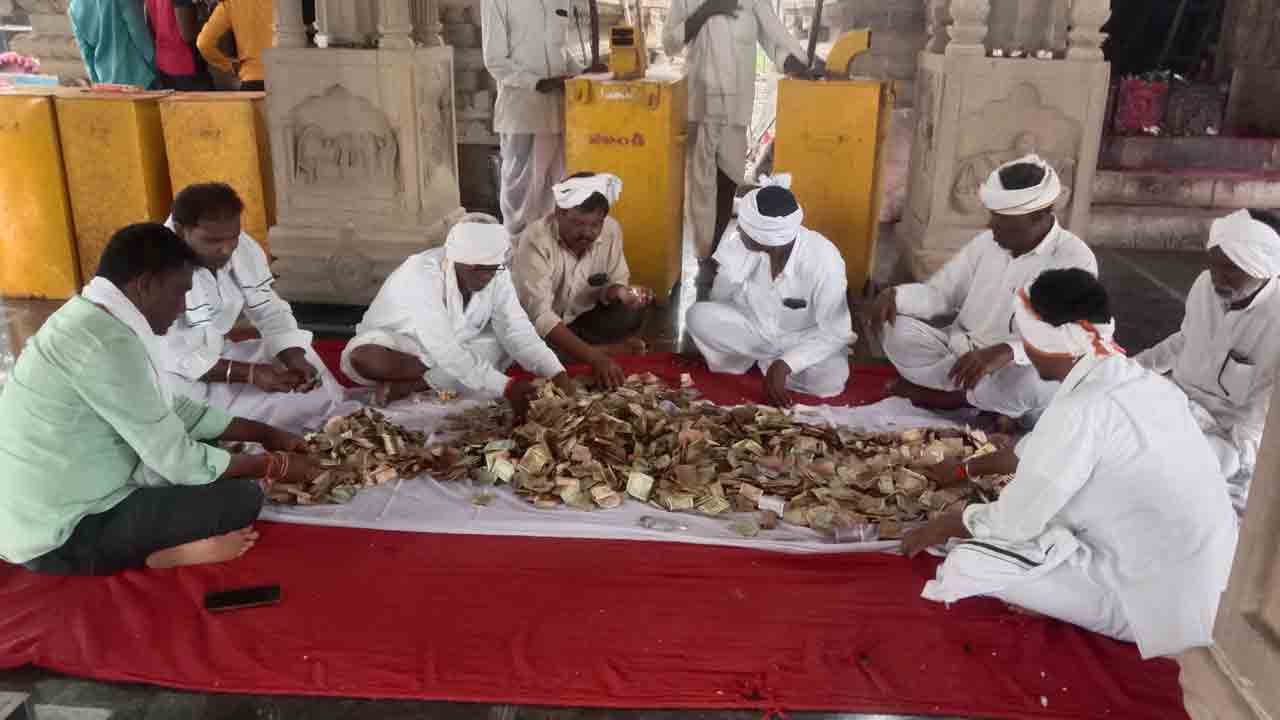 నాగోబా హుండీ ఆదాయం రూ.1,27,460