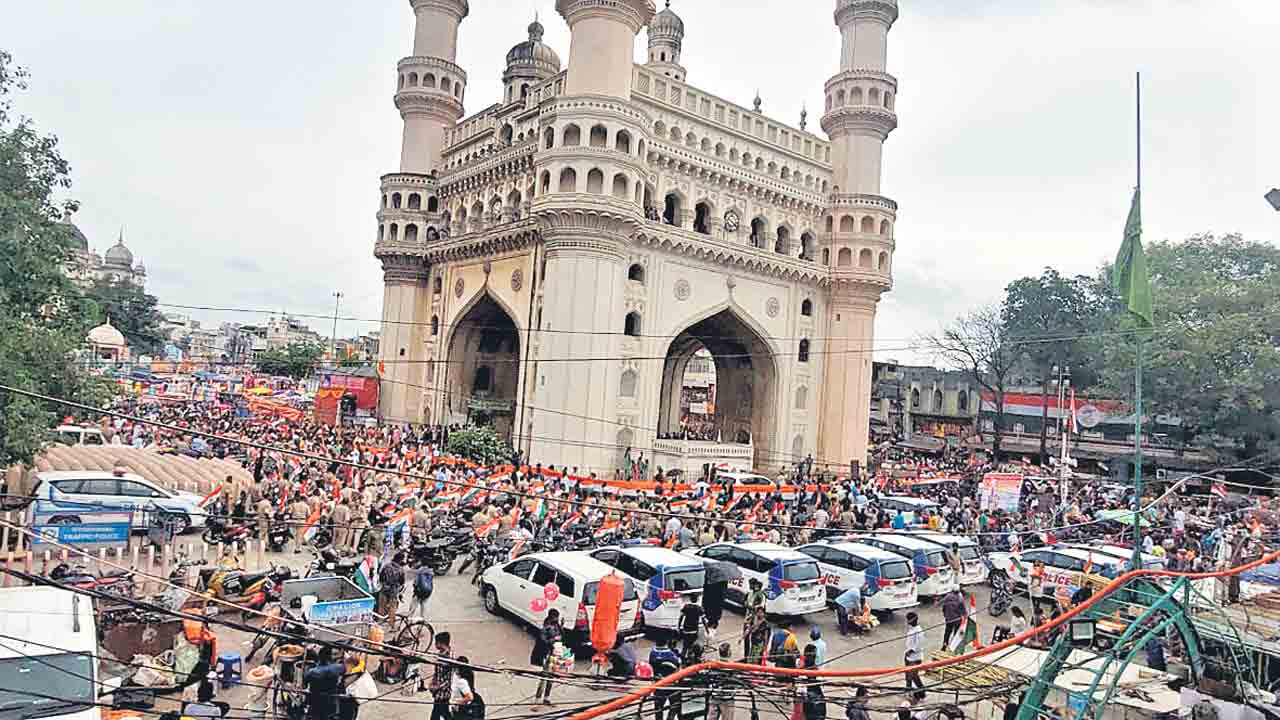 చట్టం ముందు అందరూ.. సమానులే…