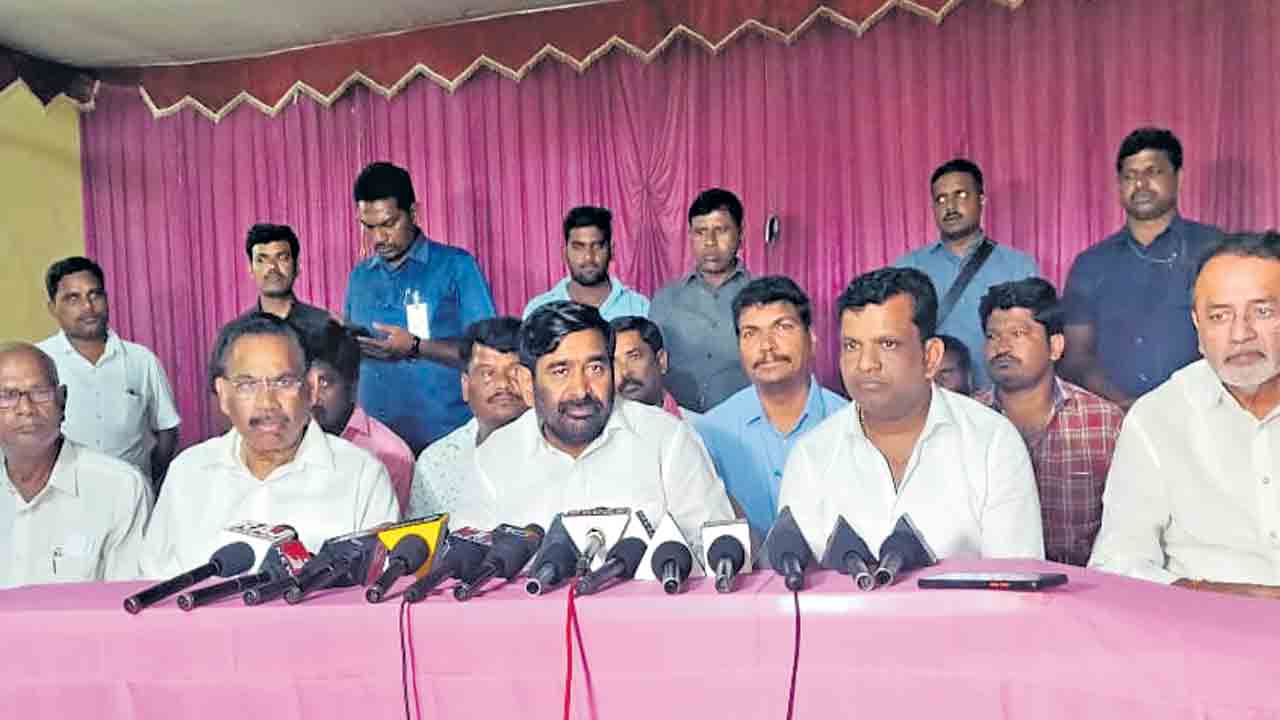 ఆ సోదరులిద్దరూ దొంగలే