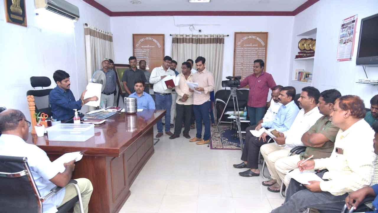 వీఆర్వోల సర్దుబాటు