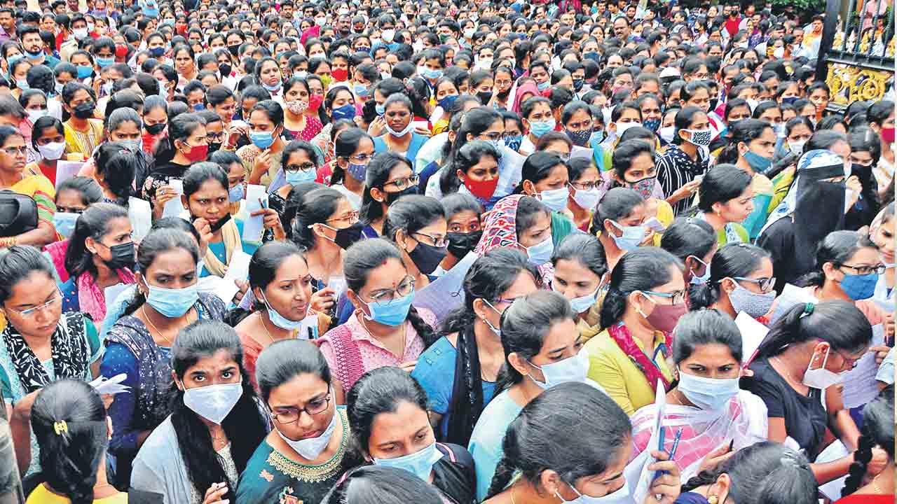 సాఫీగా ఎస్సై ప్రిలిమినరీ పరీక్ష