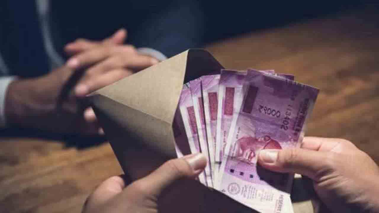 ఏసీబీకి చిక్కిన స్టేషన్‌ఘన్‌పూర్‌ ఎంపీడీవో