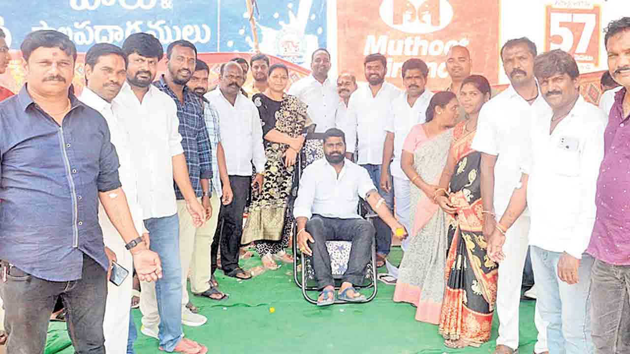 రక్తదాతలు.. ప్రాణదాతలు